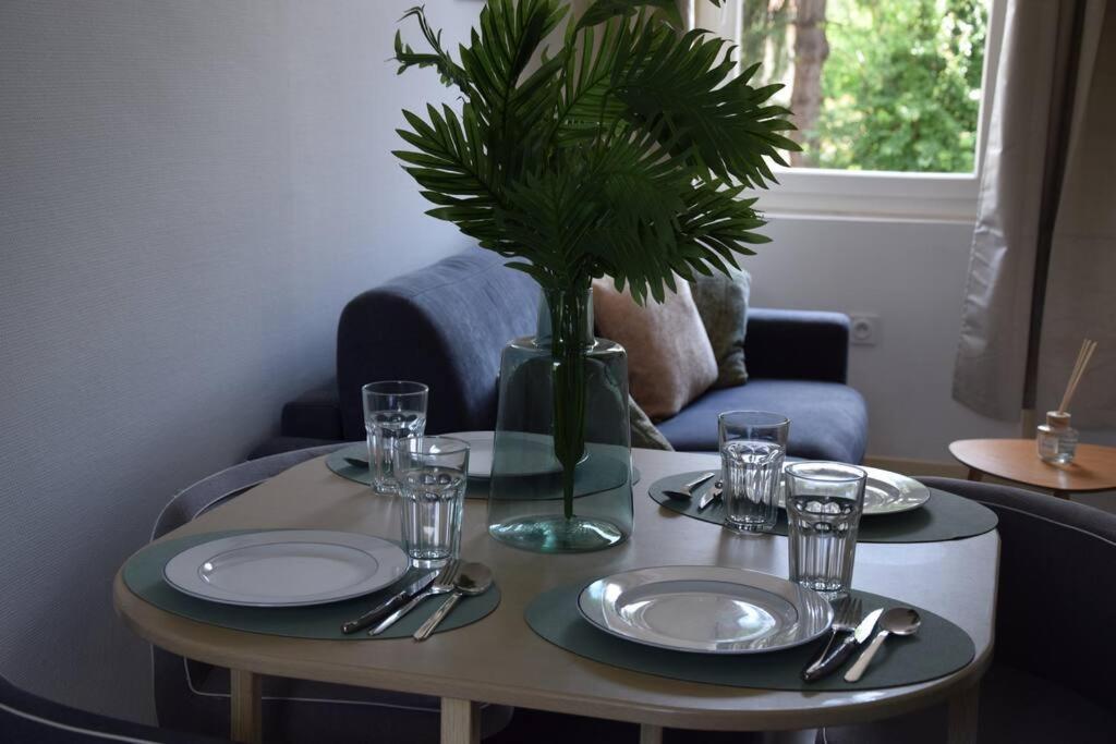 Elegant T2 A Bron, Tramway A 2Min, Box Parking, 4Personnes Daire Dış mekan fotoğraf