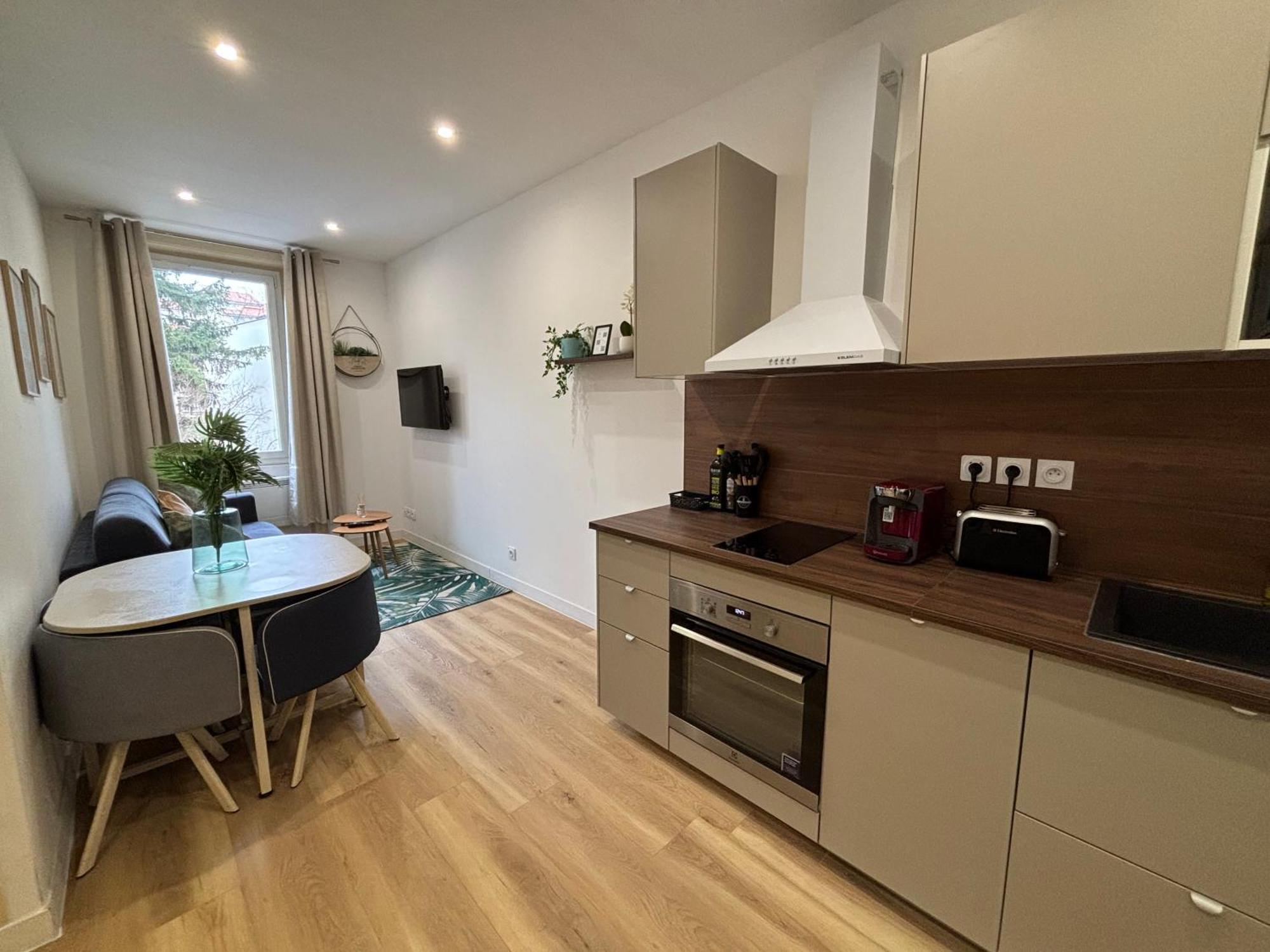 Elegant T2 A Bron, Tramway A 2Min, Box Parking, 4Personnes Daire Dış mekan fotoğraf